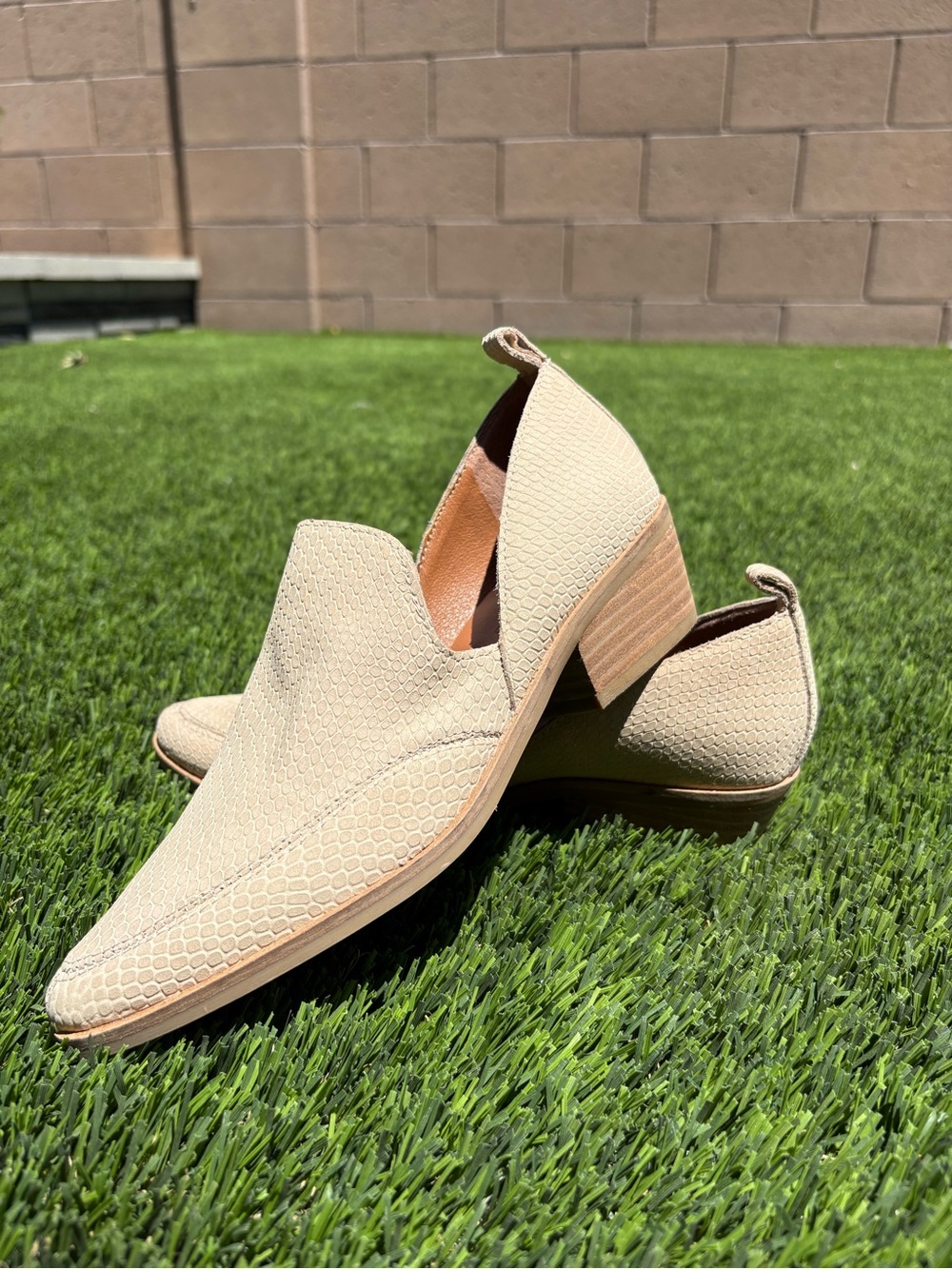 Lucky Brand Snakeskin Embossed D’Orsay Loafers Block Heel Beige Size 5.5